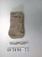 藏品(小型淺腰直刃打製石斧)的圖片